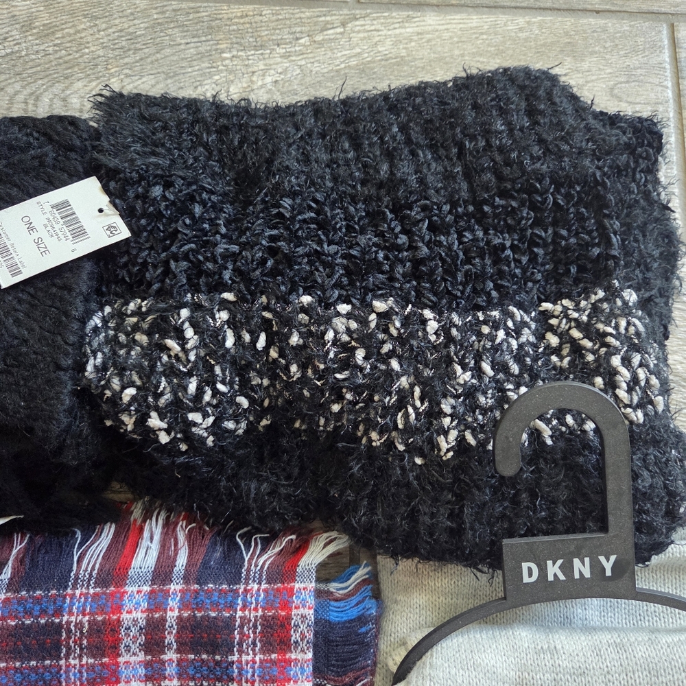 Assorted Scarves Collection - Picture 5 of 7